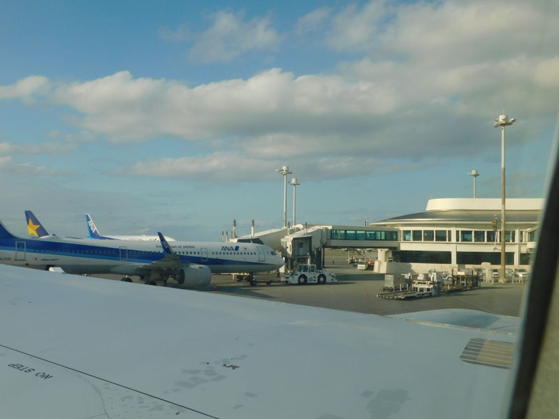 飛行機で沖縄へ