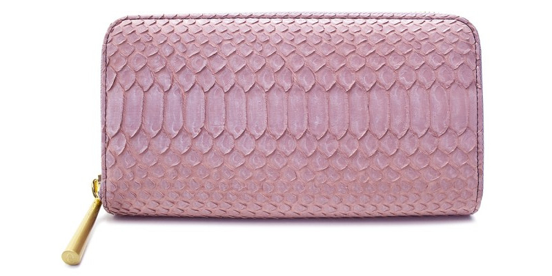 ヘビ革のかわいいピンクのデザインの財布