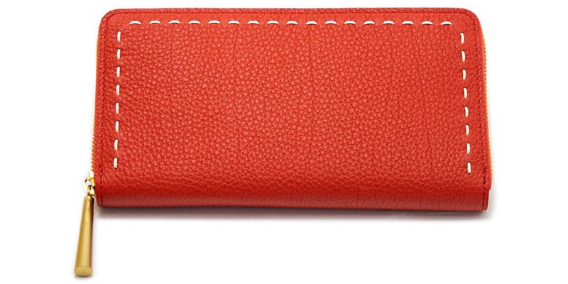 日本製、革の赤い長財布